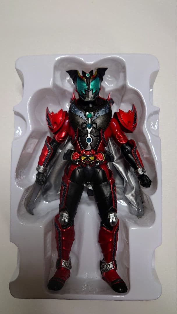 S.H.Figuarts(真骨彫製法) 仮面ライダーキバ&ダークキバ