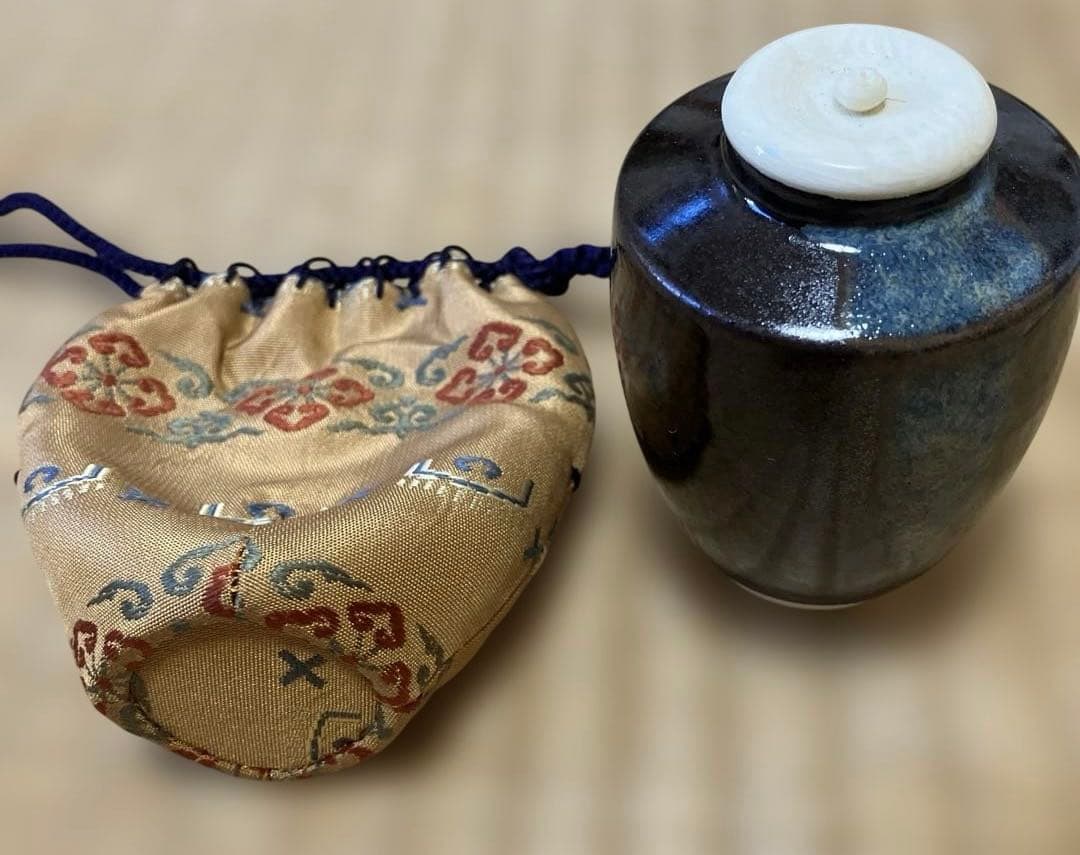 茶道具】茶入れ（肩つき）と仕覆（古代名物裂 加比丹段花紋）