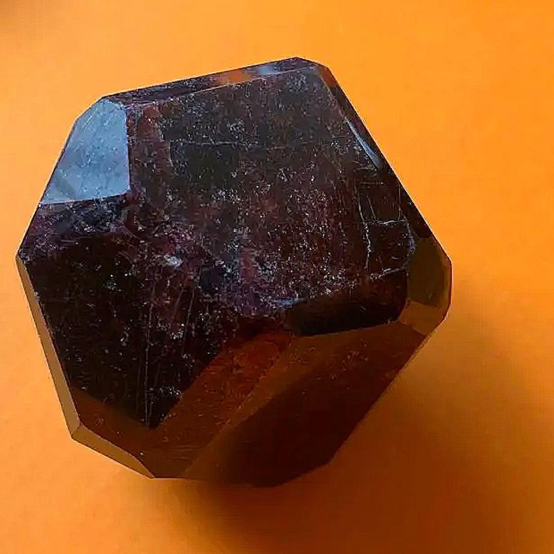 ダークレッドの12面体結晶ガーネット(Lサイズ2)ポリッシュ/置物