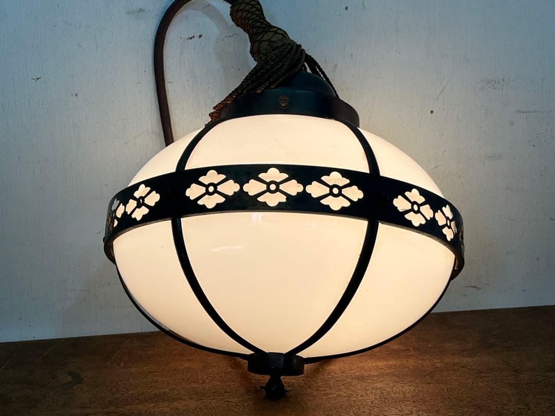 り*ん様 アンティーク白いガラスシェードの照明器具 天井照明