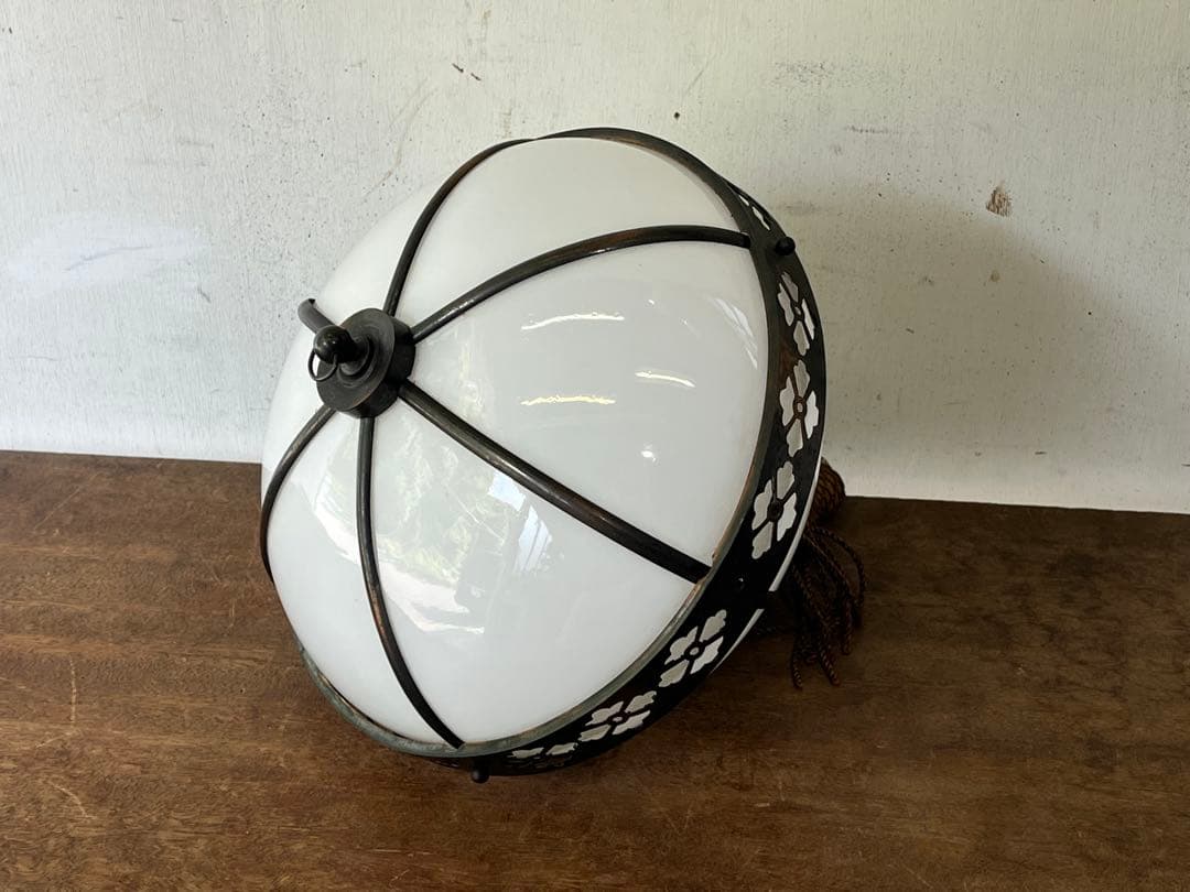 り*ん様 アンティーク白いガラスシェードの照明器具 天井照明