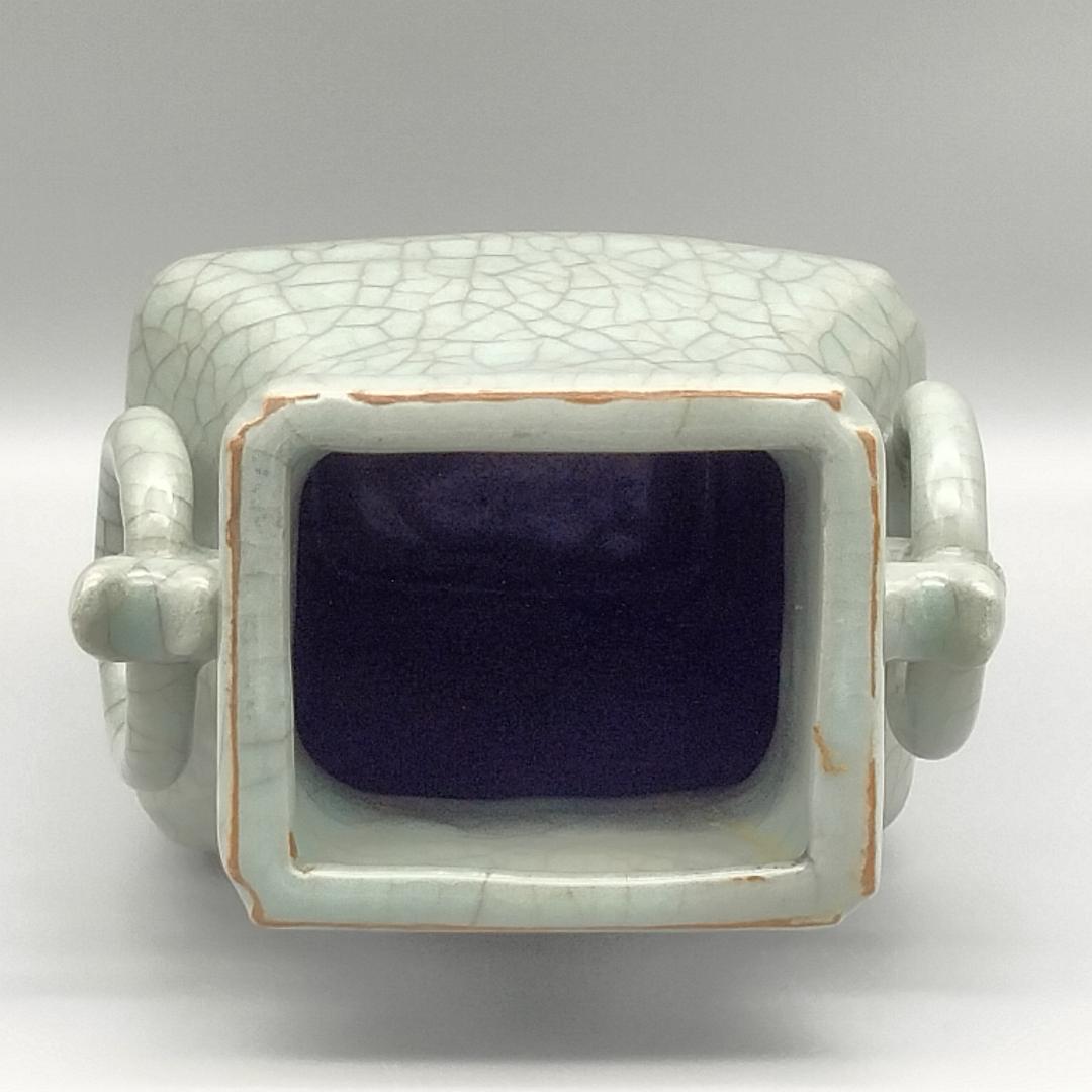 中国古玩 貫入青磁 陽刻花文 二耳 花瓶