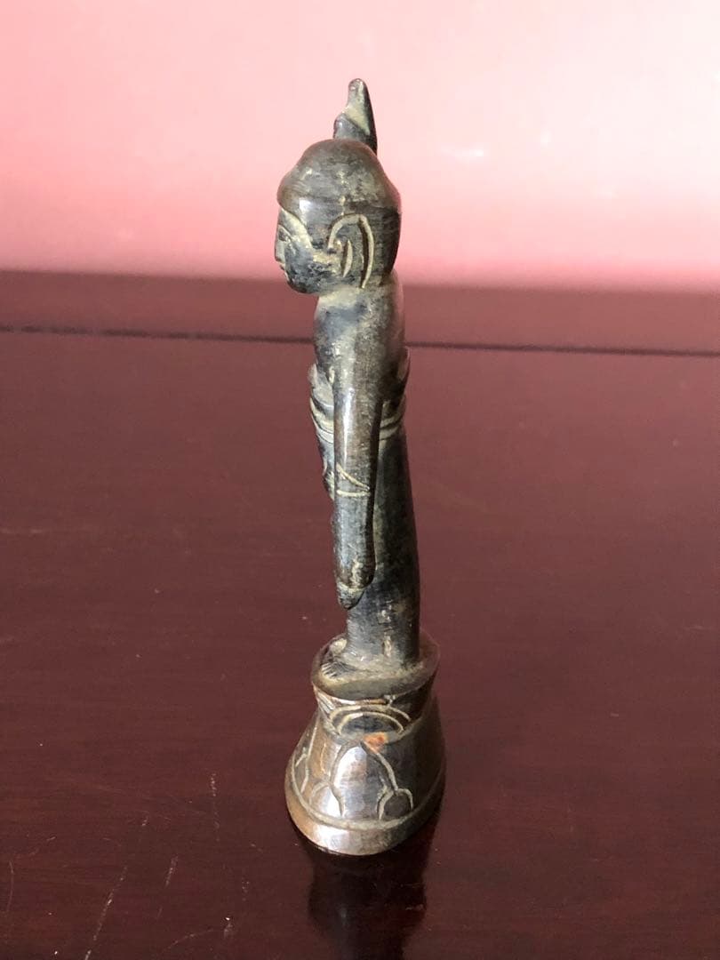 古代様式を持つ古銅誕生仏桐箱入