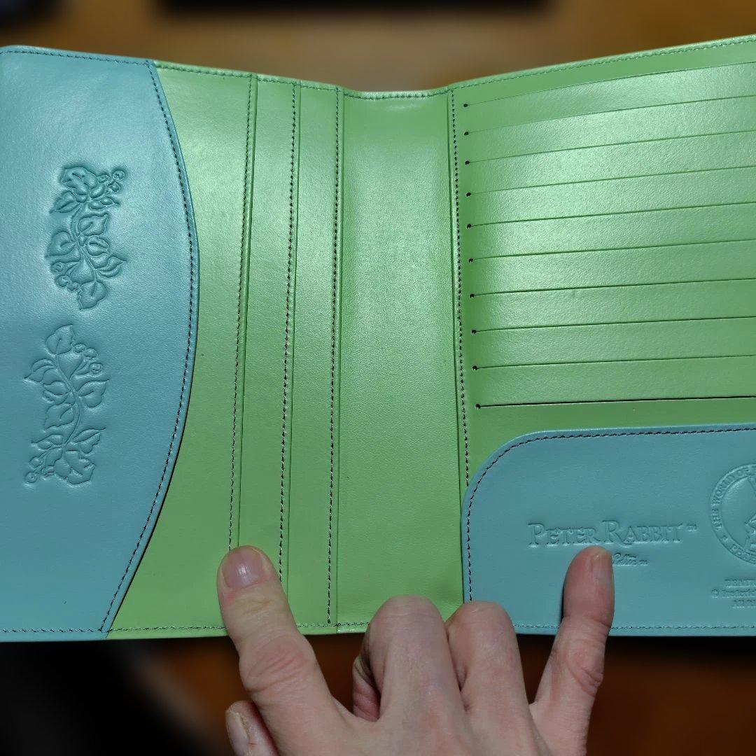 ピーターラビット お薬手帳付ウォレットミントグリーン　お一人様１点の予約商品