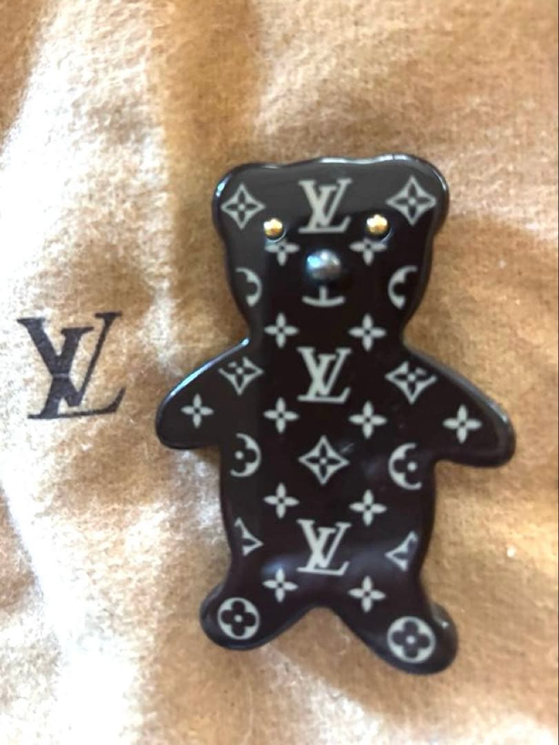ルイヴィトン ピンバッジ 熊 モノグラム バッグチャーム・LV ルイ ベア