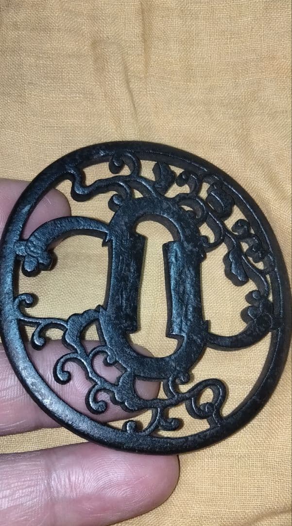 希少　鉄鍔　鐔　(忠好作　丁子透かし)　江戸時代　赤坂忠好　箱付き