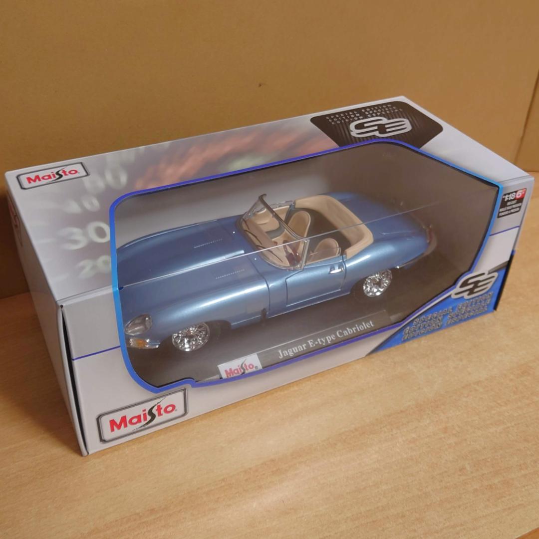 1/18 ジャガーEタイプ カブリオレ1961 ブルー マイスト合金製ミニカー