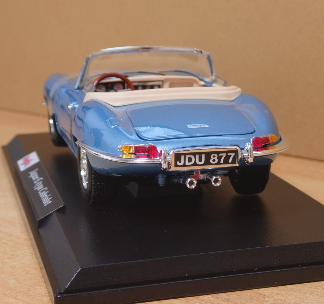 1/18 ジャガーEタイプ カブリオレ1961 ブルー マイスト合金製ミニカー