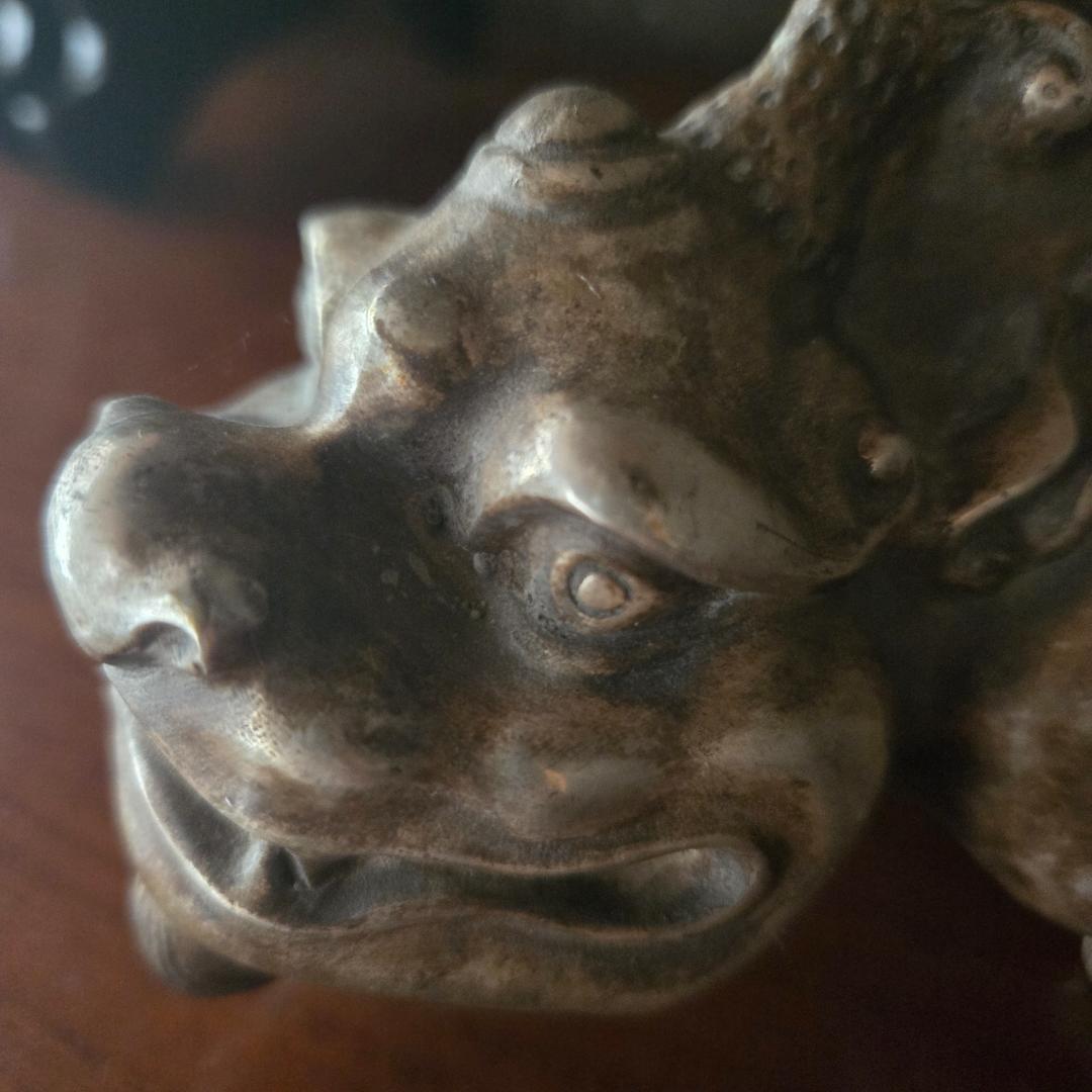 旧蔵銀製古董貔貅置物。包漿豊かにして自然な経年を示し、鎮宅辟邪の意を持つ佳品。