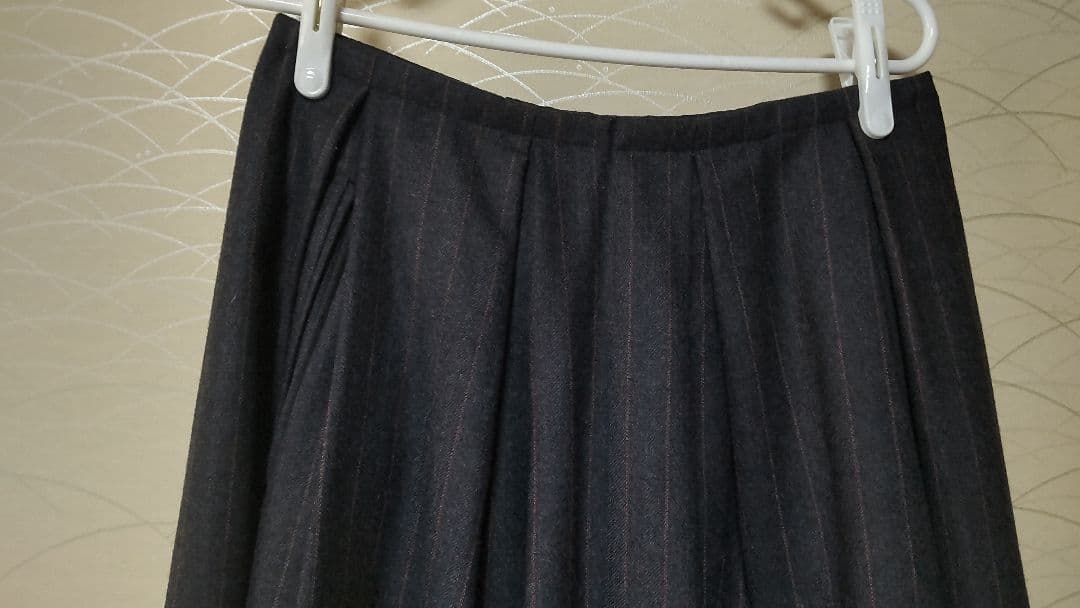 マーガレット・ハウエル　ダークグレー プリーツ スカート　Ⅱ