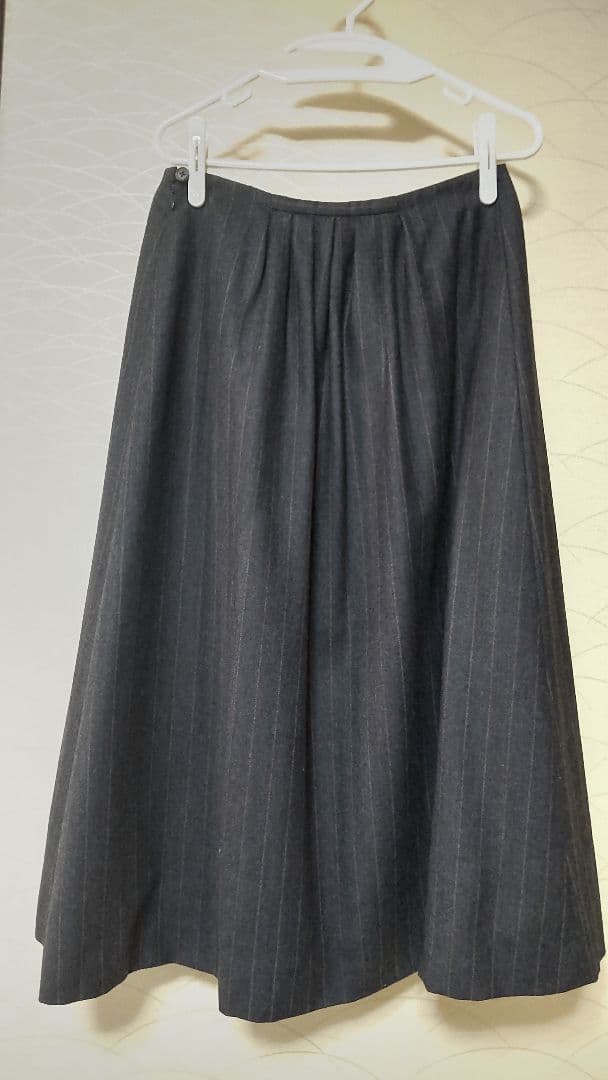 マーガレット・ハウエル　ダークグレー プリーツ スカート　Ⅱ