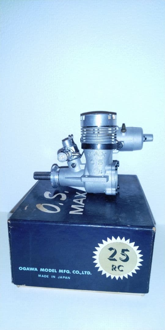 ラジコン飛行機用エンジン2基 ちいさな飛行機？ 世界最大のラジコン