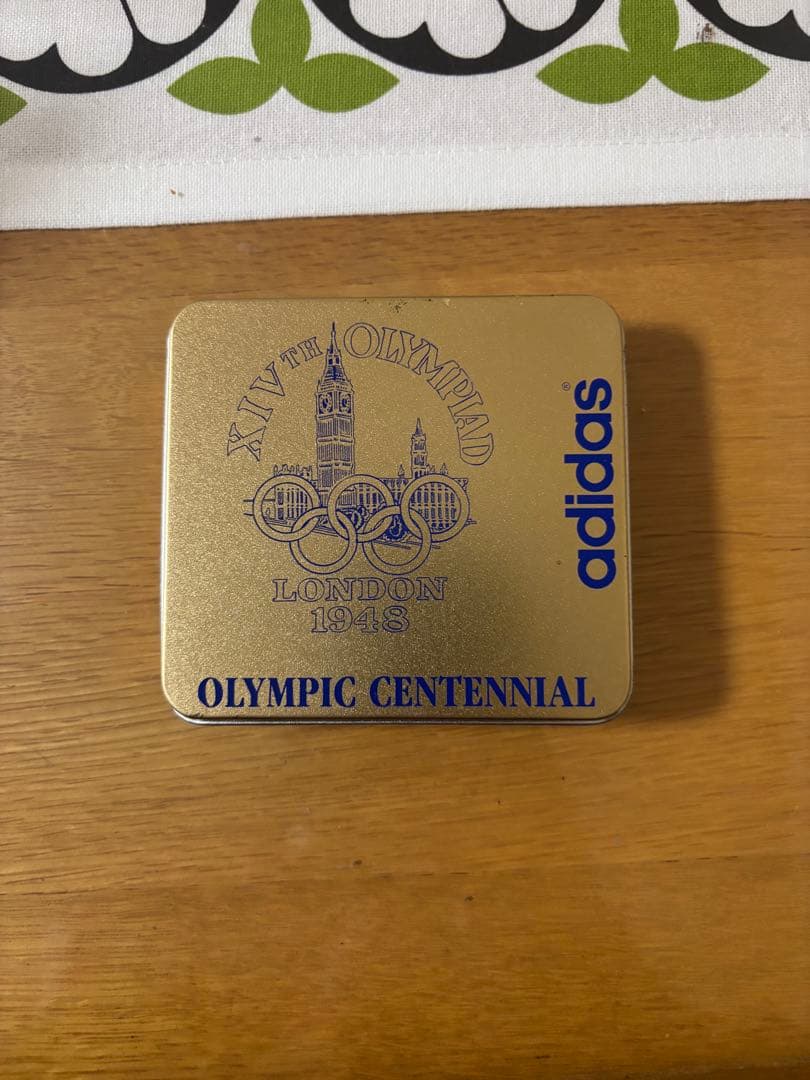 アディダス　オリンピック記念バッジ アディダス オリンピック記念バッジ アディダス オリンピック記念
