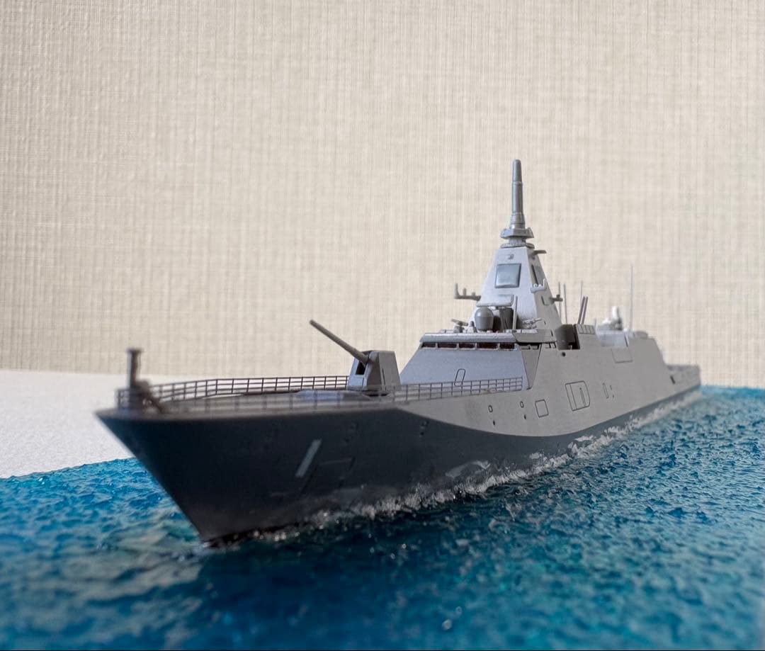 1/700 もがみ型護衛艦一番艦もがみ　全塗装　洋上ジオラマ