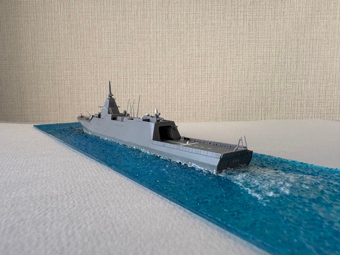 1/700 もがみ型護衛艦一番艦もがみ　全塗装　洋上ジオラマ