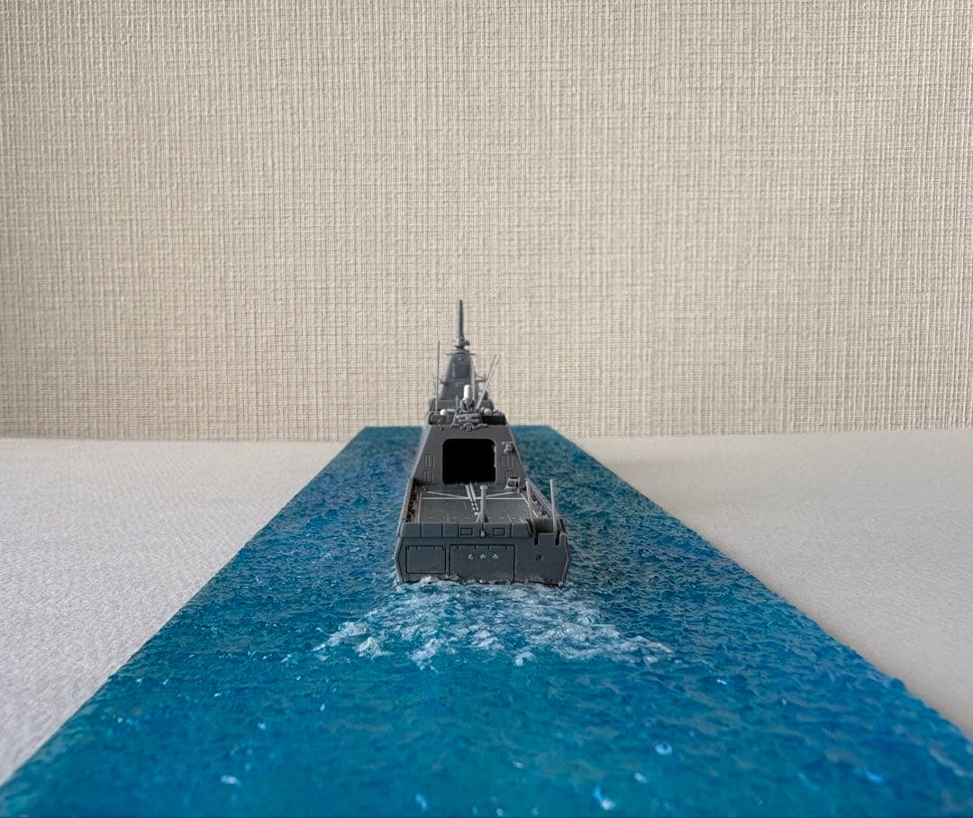 1/700 もがみ型護衛艦一番艦もがみ　全塗装　洋上ジオラマ