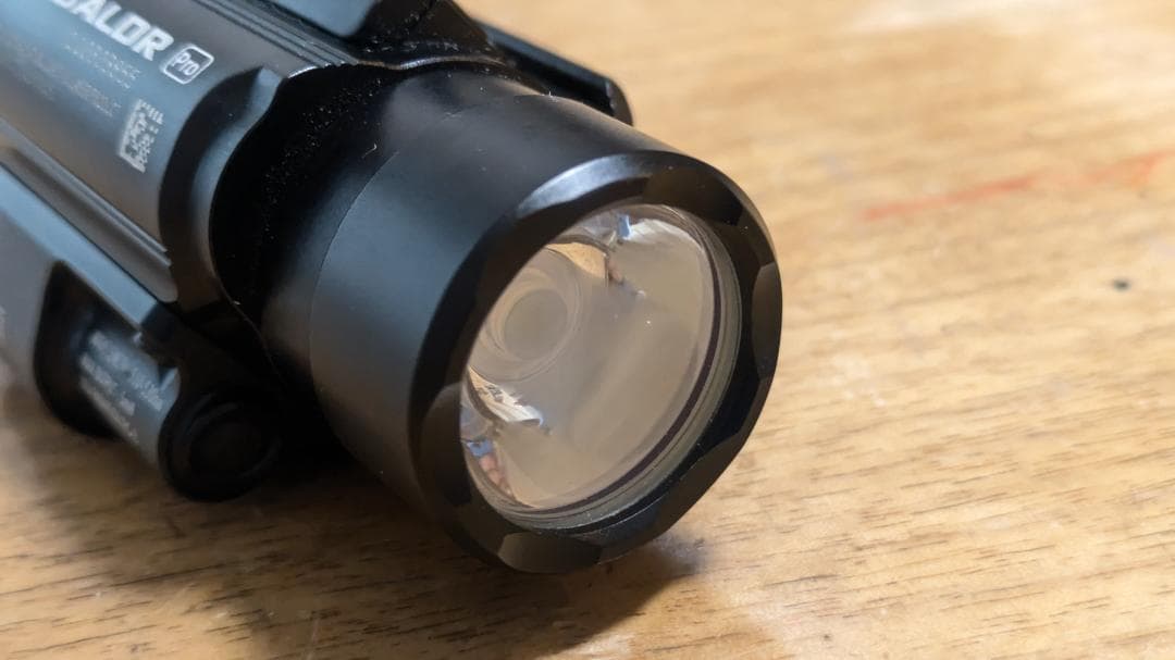 Olight BALDR　Pro レーザー&LED 電池式 タクティカルライト