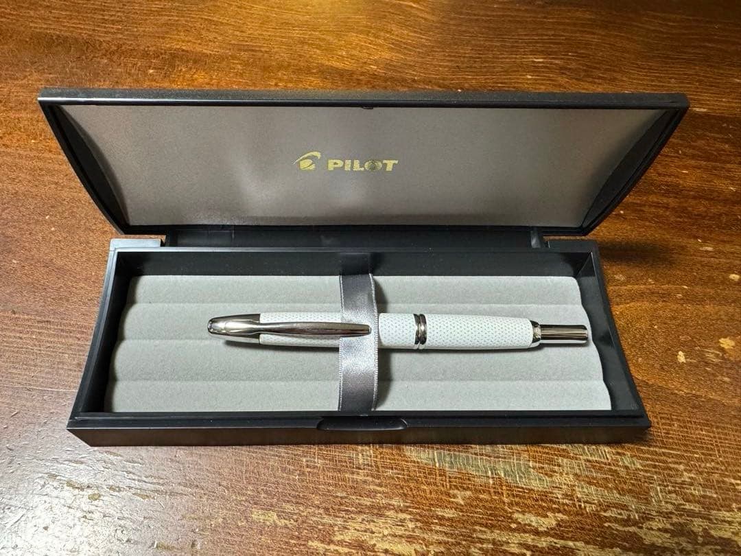 PILOT 万年筆 キャップレス 白絣 ニブ【F】 7/11〜14発送お休み PILOT