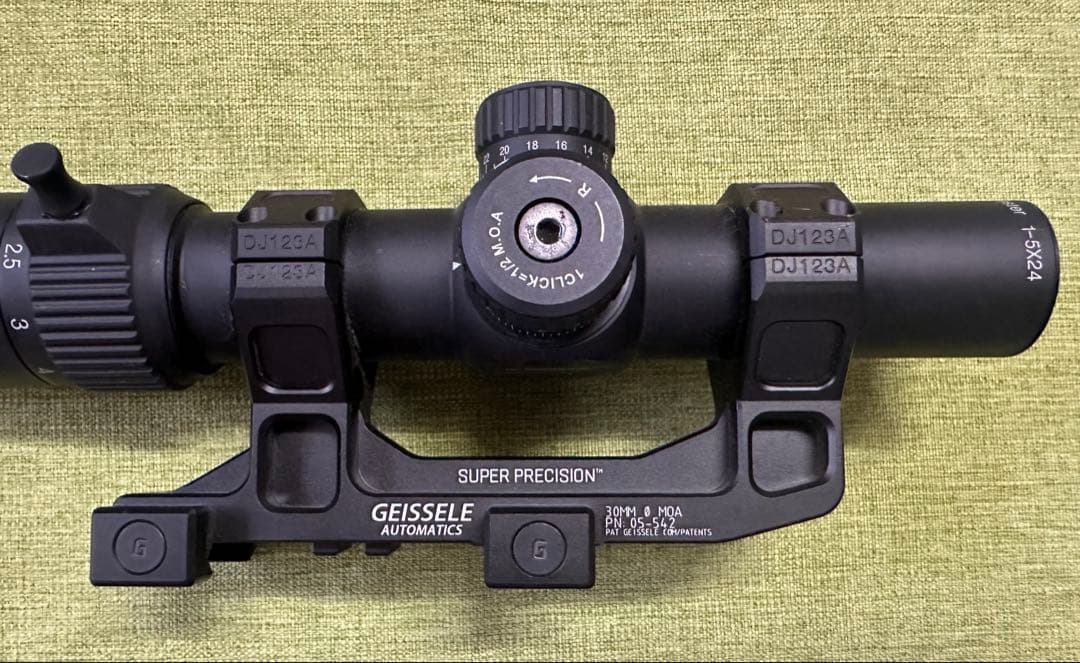 ベクターオプティクス Forester 1-5X24 Gen II マウント付き