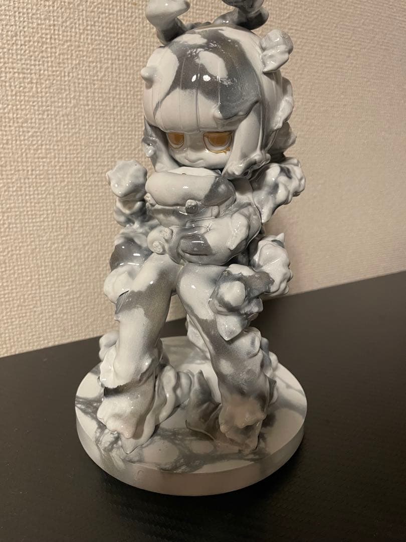 emDASH MOVE Statue フィギュア - メルカリ