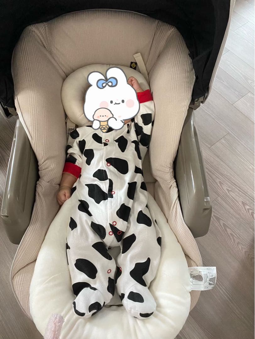 電動　クリーム色 チャイルドシート 調整可能