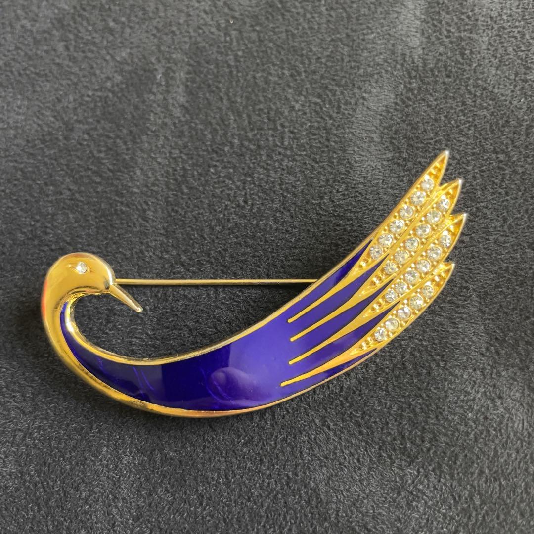 Roberta by APA カメオブローチ