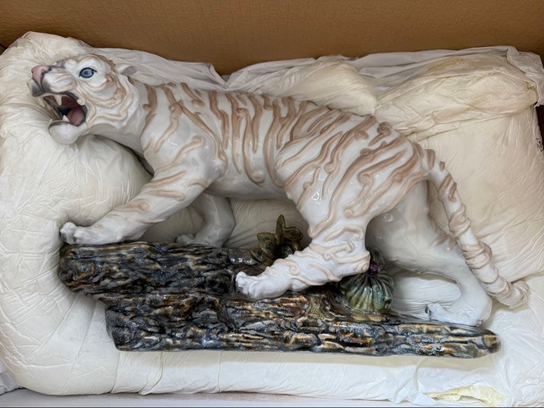 LLADRO世界限定1500体 白虎Mythological Tiger L.E