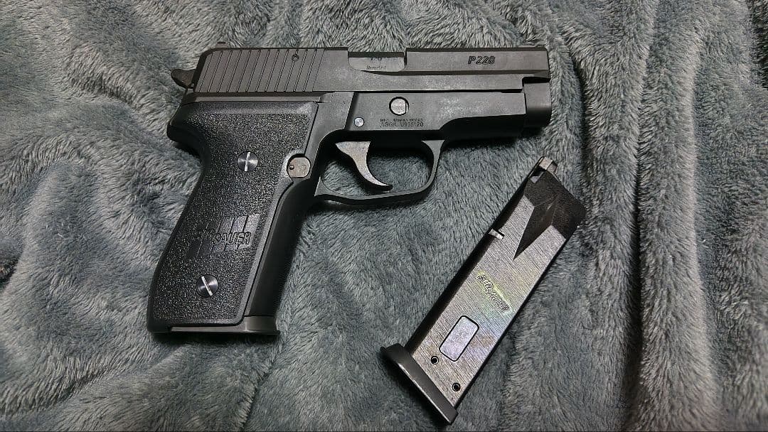 タナカ p228HW POLIZEI（スイスポリスver.）予備mg付 ガスブロ
