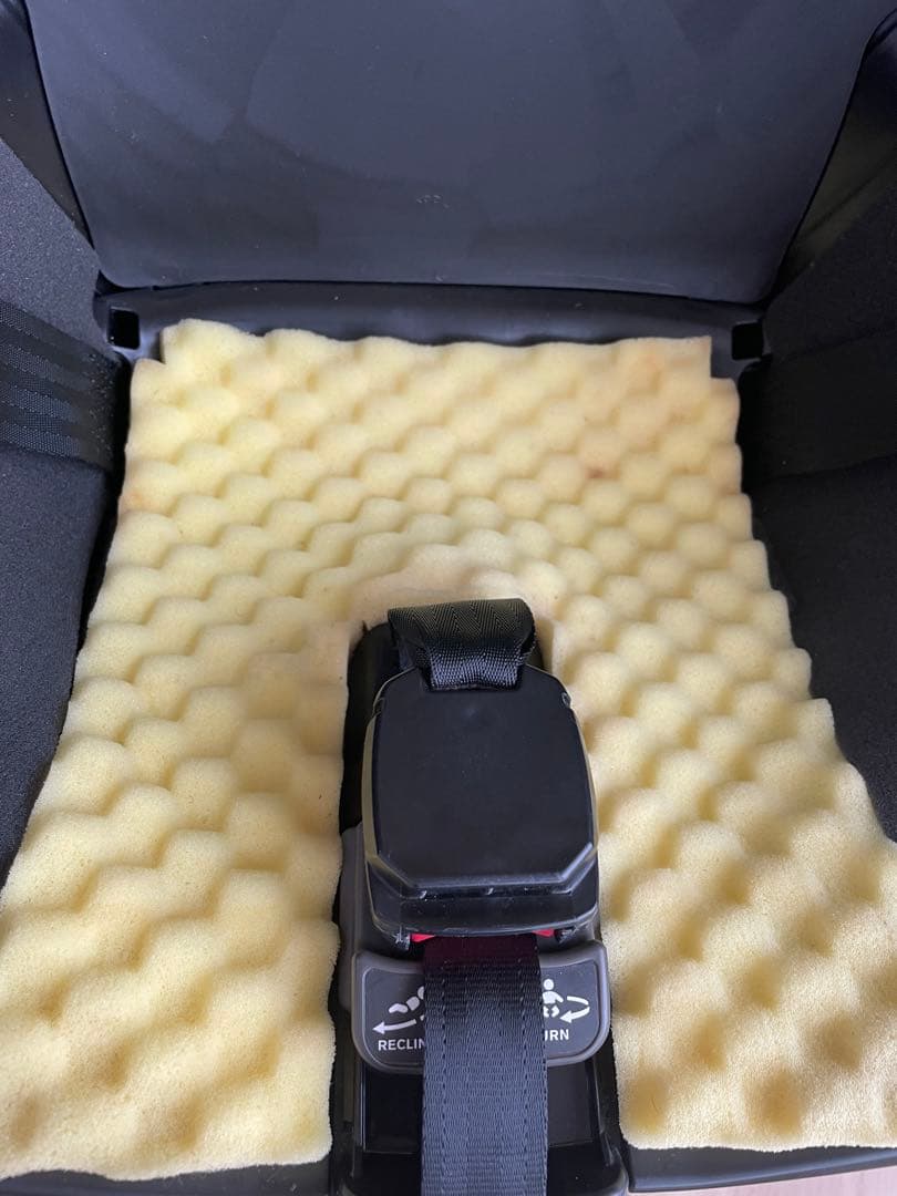 combi ネルーム エッグショック NC570 チャイルドシート シートベルト