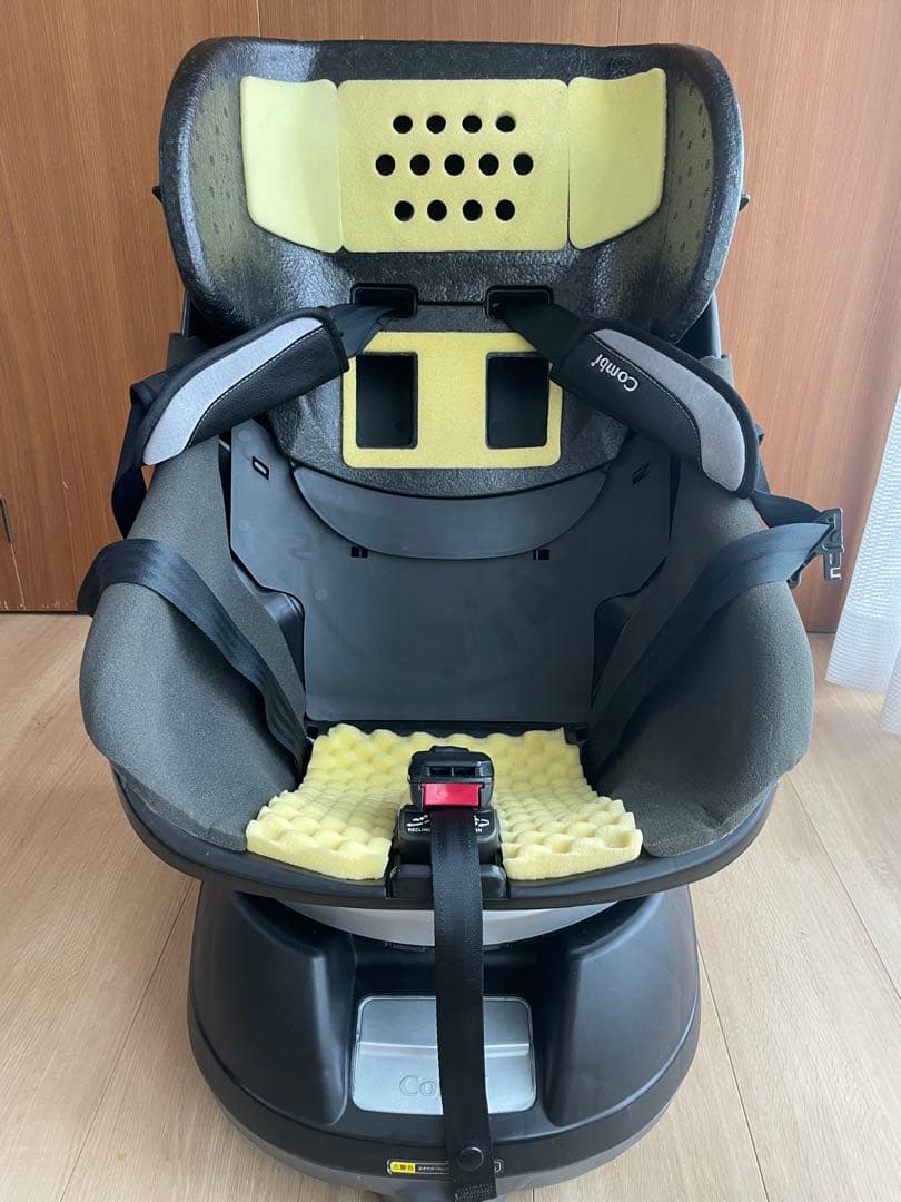 combi ネルーム エッグショック NC570 チャイルドシート シートベルト