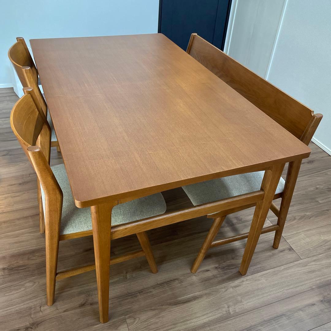 unico ダイニングテーブルセット(テーブルのページ)