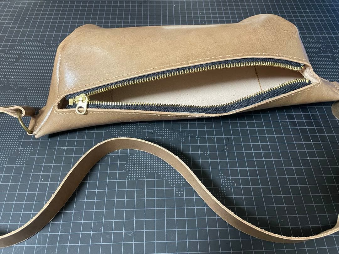 ヌメ革　レザークラフト　ショルダーバッグ　ミドルウォレット　バッグのみ