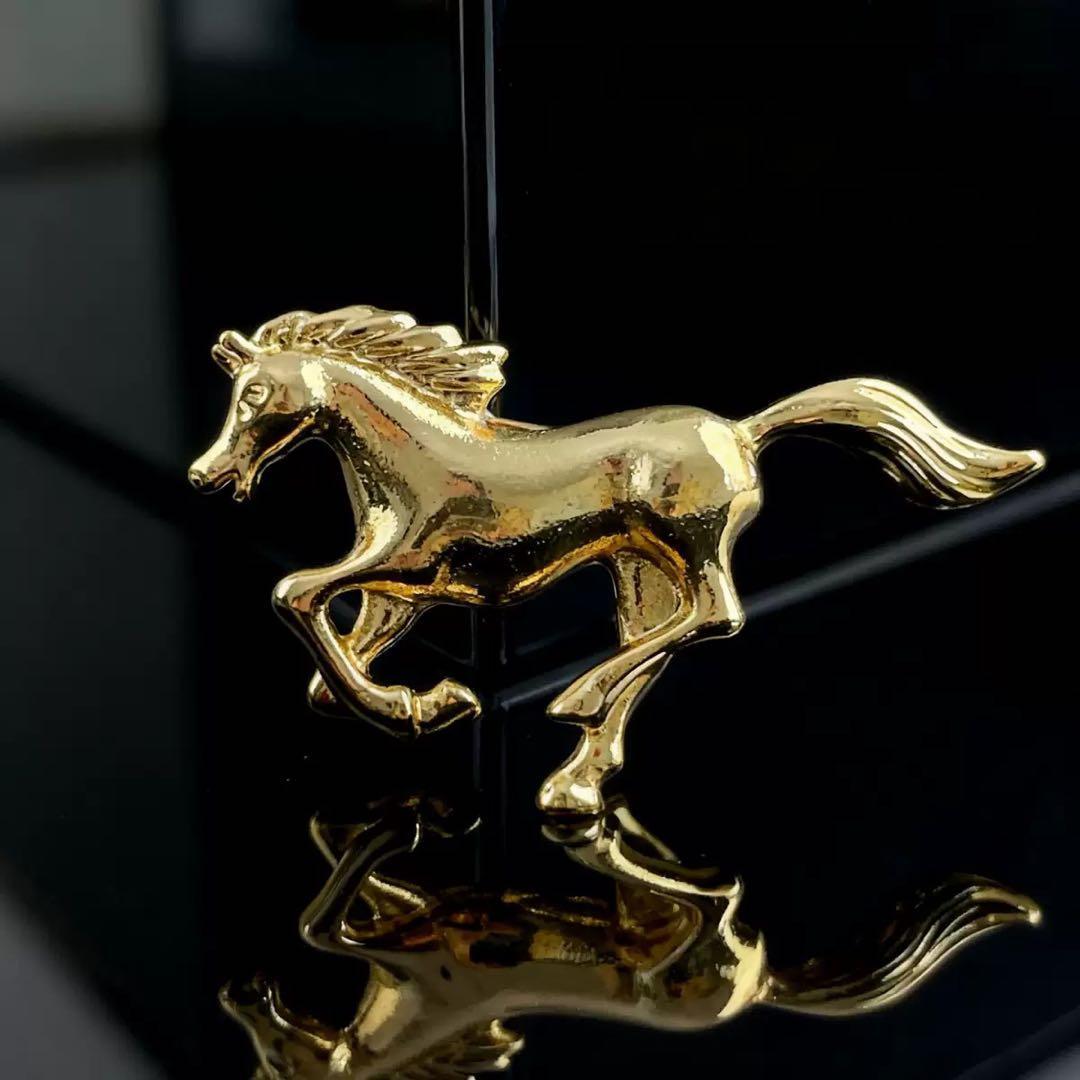 馬 ブローチ ゴールド メタル ランニングホース 乗馬 馬術 競馬 干支