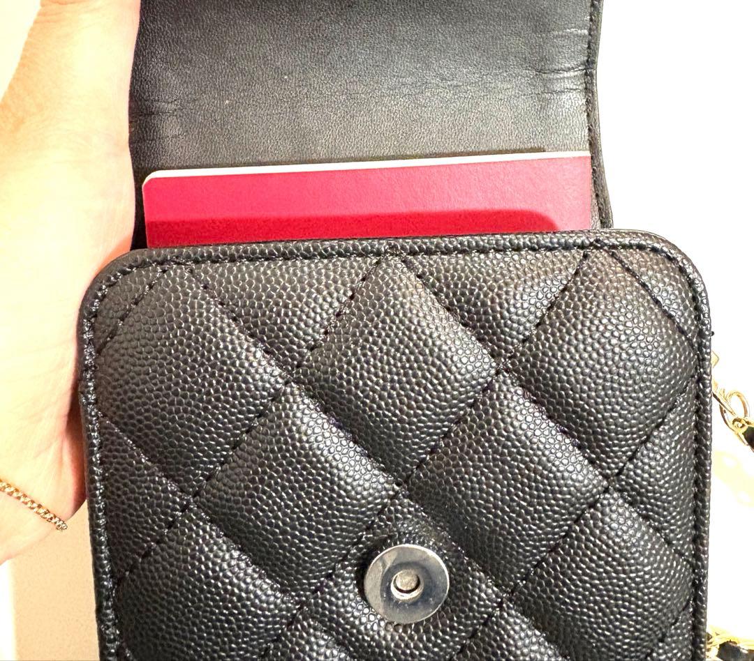 CHANEL ノベリティー　スマホ　ショルダーバック