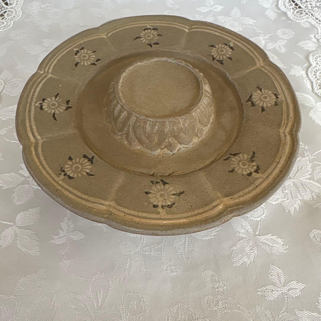 高麗 青磁象嵌陽刻菊花文輪花形 高麗青磁盃台 盞托 骨董品