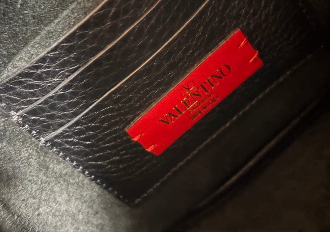 VALENTINO 黒 レザー ショルダーバッグ　ヴァレンティノ