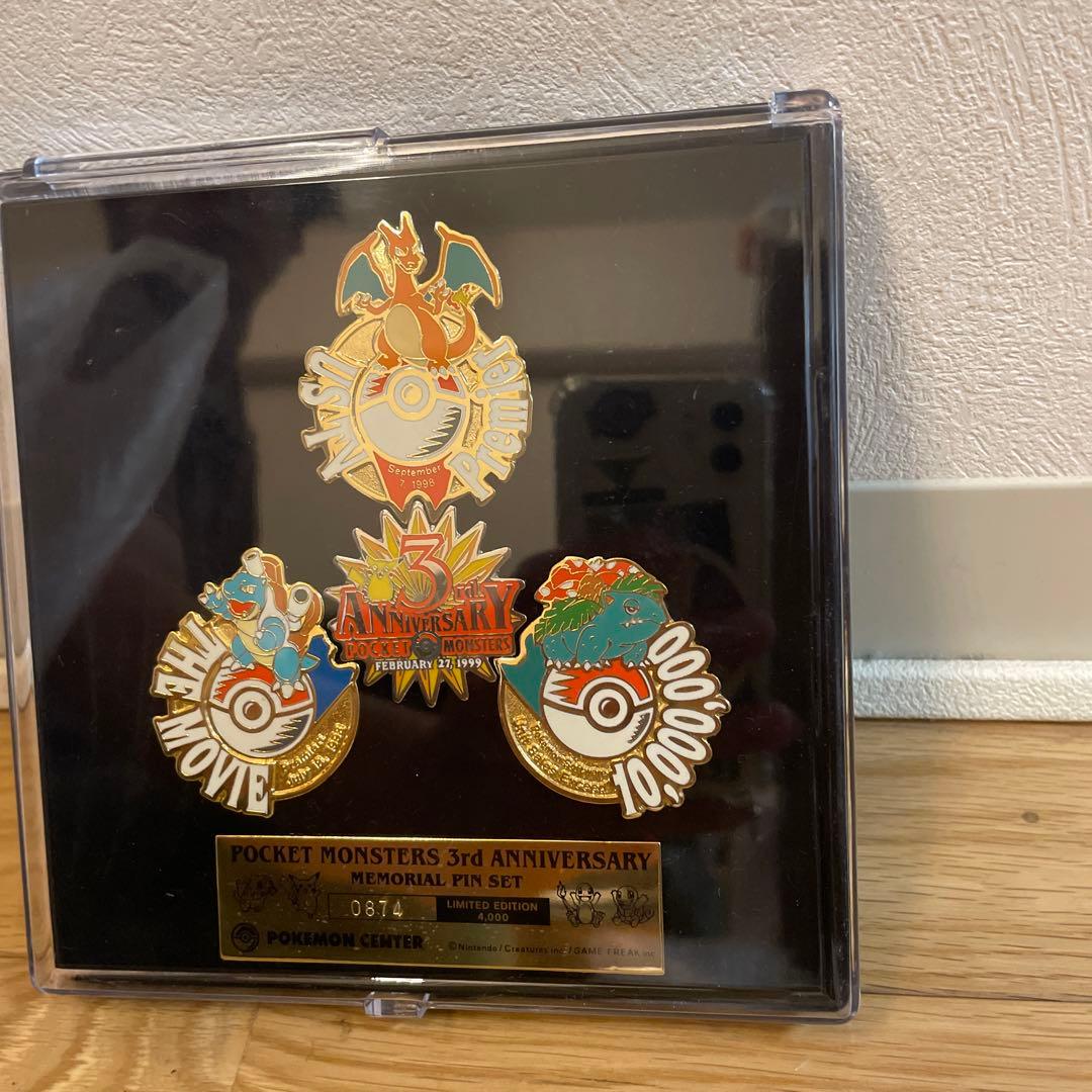 ポケモンセンター東京 3周年記念ピンバッジ &ポケモンミレニアムバッジ