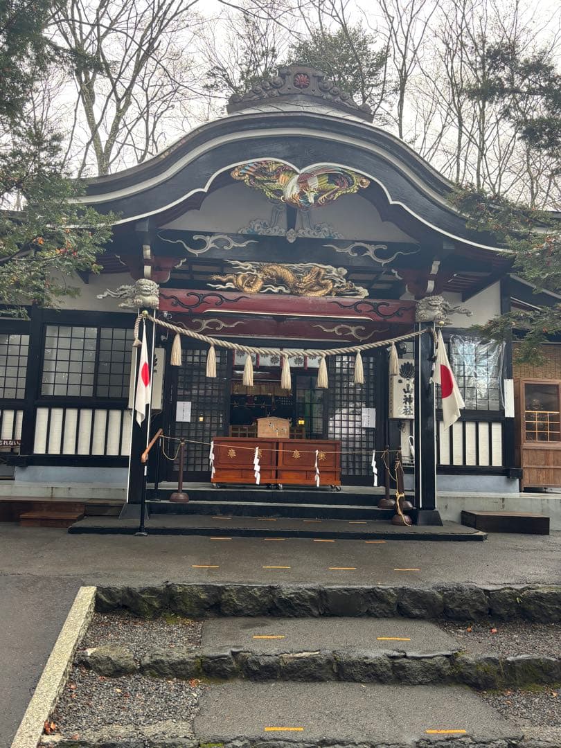山梨セット出したいかなと 山梨県新屋山神社 日本一金運