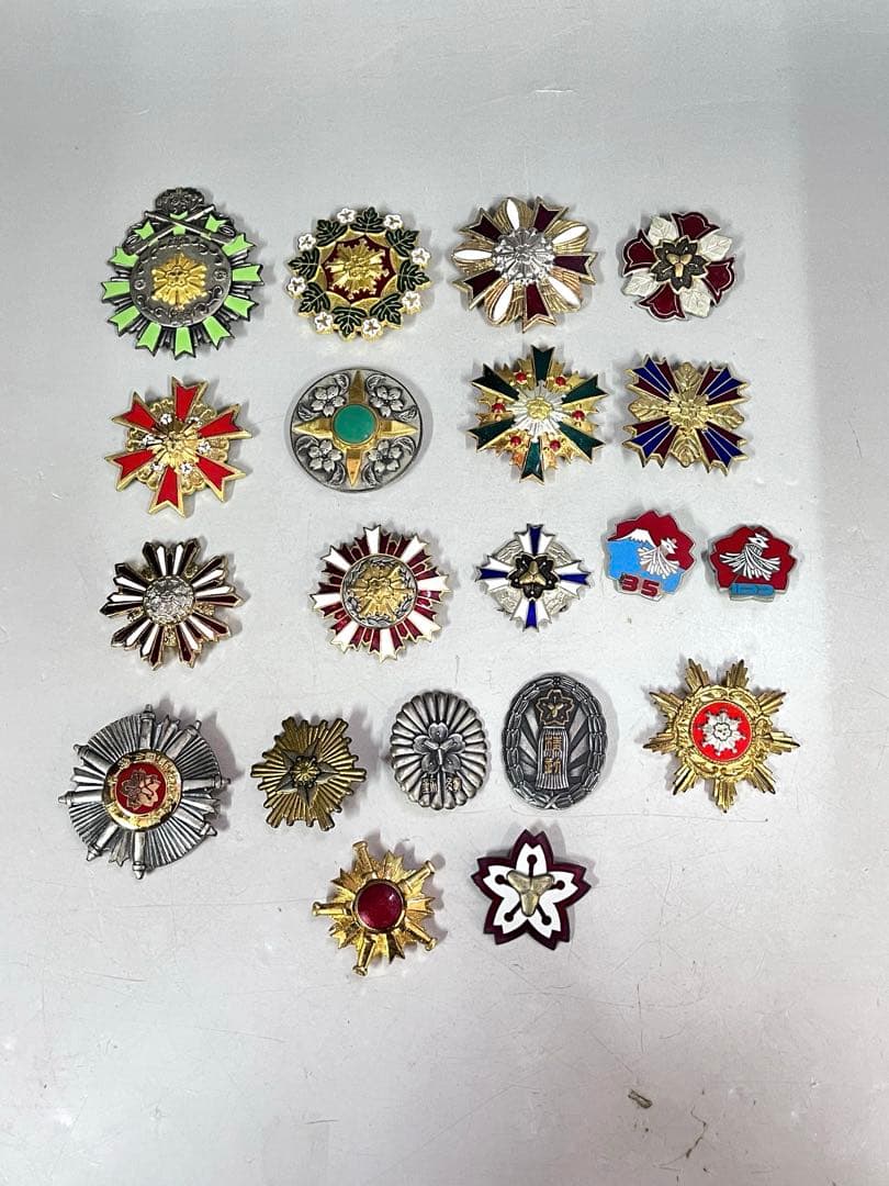 E642 勲章 消防 バッジ 功労章 記念章 記章 ２０点セット 記念品 E642 勲章 消防 バッジ 功労章 記念章 記章 20点セット 記念品