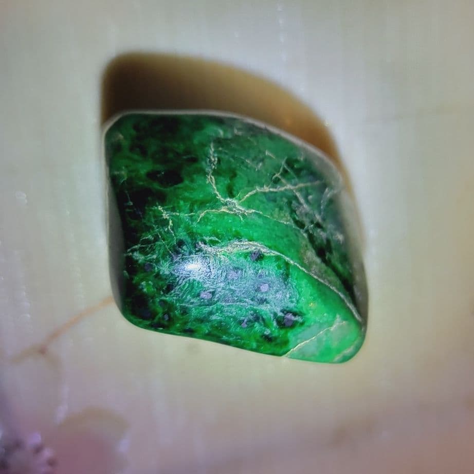 糸魚川 レア！ 希少コスモクロア輝石？ 翡翠 原石 - メルカリ