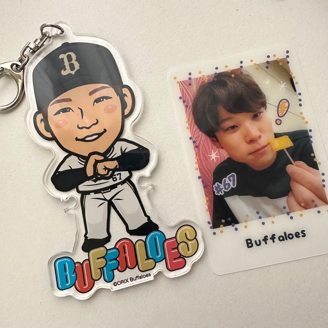 匿名発送／進撃の巨人 イケプリ レストラン メタル缶バッジ リヴァイ二