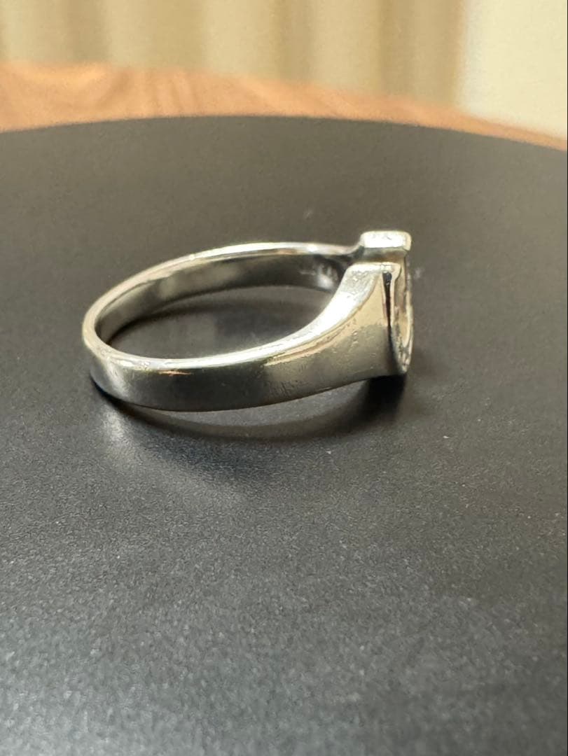 シルバー U字型リング ストーン付き