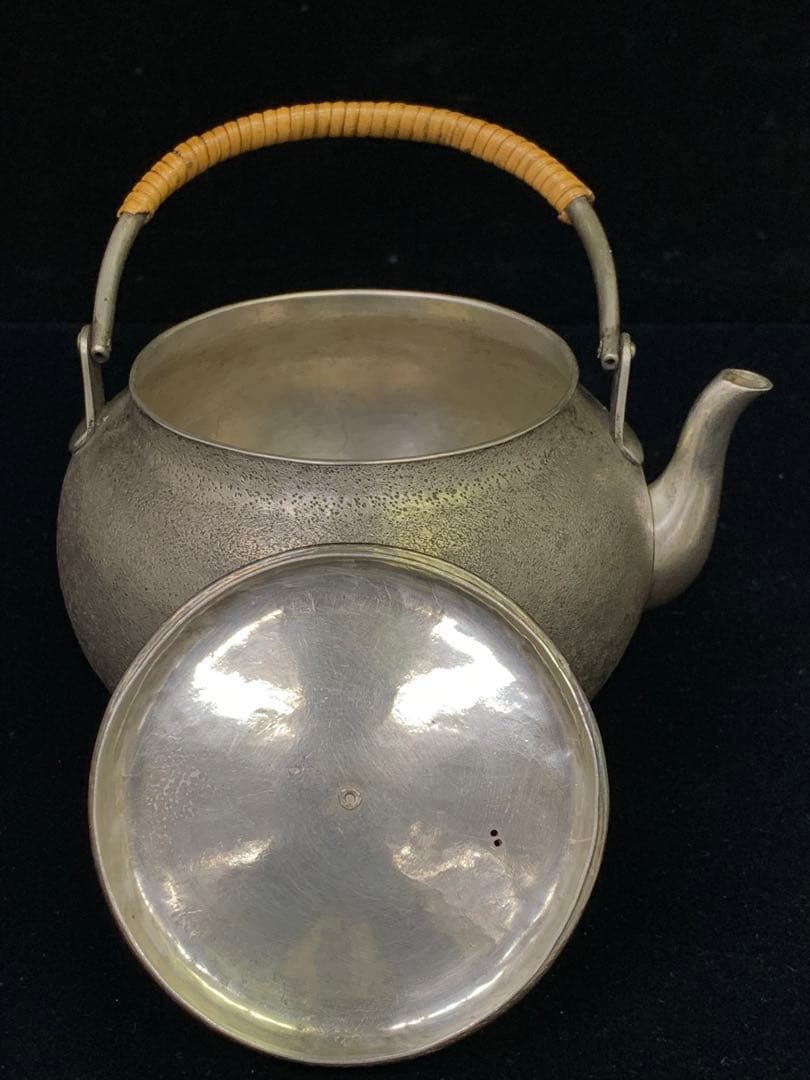 尾形乾山の片口大皿 の古陶！濃栗色のうねり片口に白の椿図 直しあり