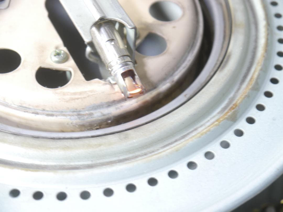 お値引中❤送料無料 2013年 コロナ ホワイト 石油ストーブ 安全ガード付き