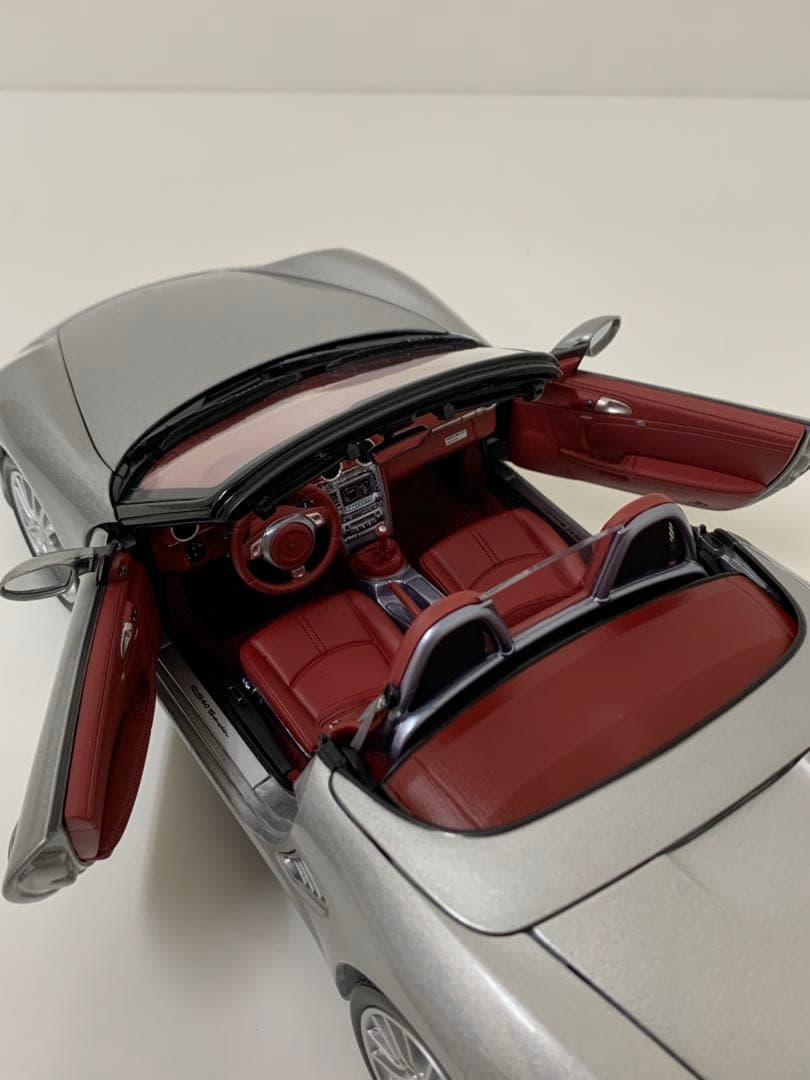 ポルシェ ボクスター 1/18 ミニカー シルバー/レッド