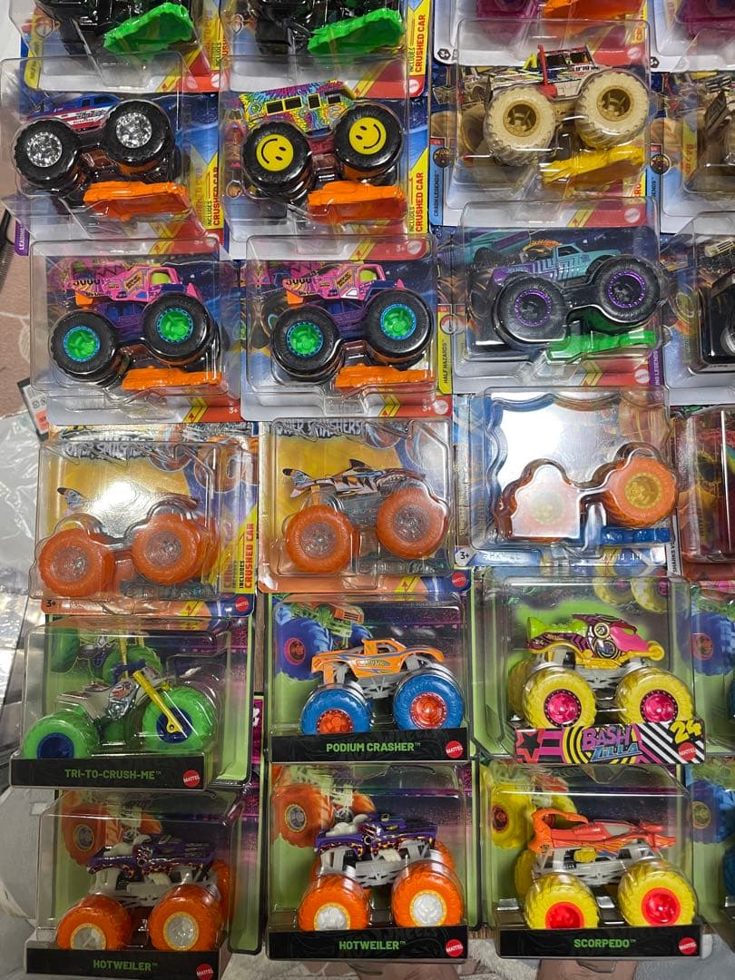 ホットウィール　モンスタートラック　未開封品　16台　まとめ売り　バラ売り可