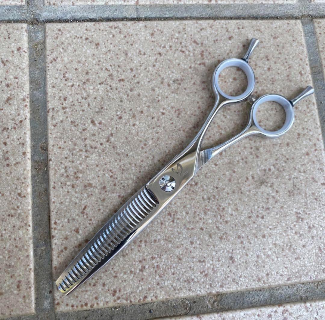 6インチセニングシザー 45%前後切れ味！抜けの良さ抜群！理美容師専用