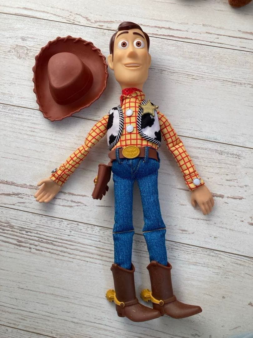 トイストーリー　リアルサイズトーキングフィギュア　ウッディ　バズ　ジェシー