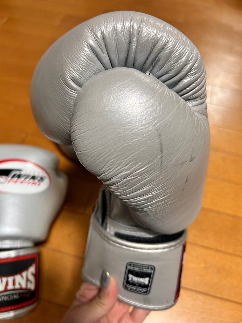 TWINS SPECIAL ボクシンググローブ シルバー 10oz TWINS SPECIAL