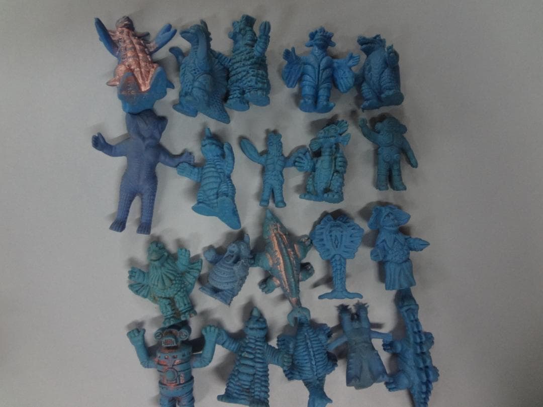 ウルトラマンシリーズ怪獣消しゴム 1980年代もの 80体大量セット